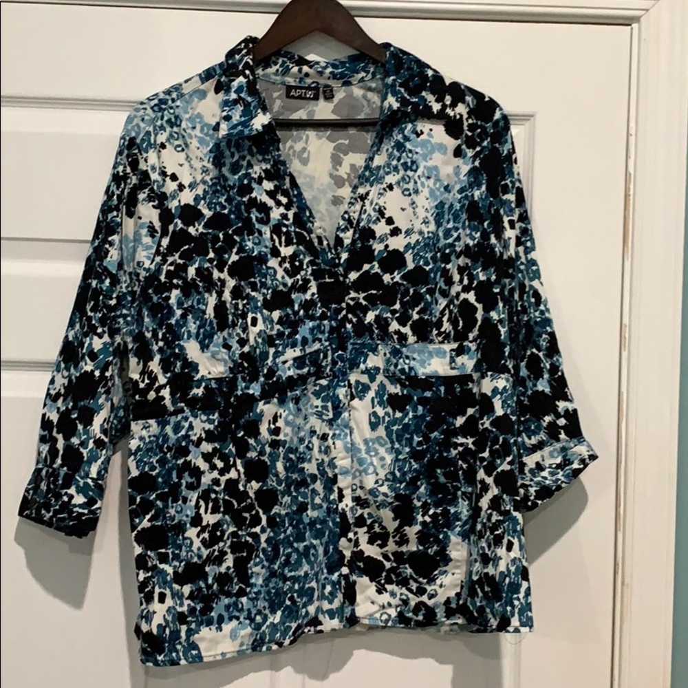 Fit and Flare Blue Multi Button Down w 3/4 Sleeve